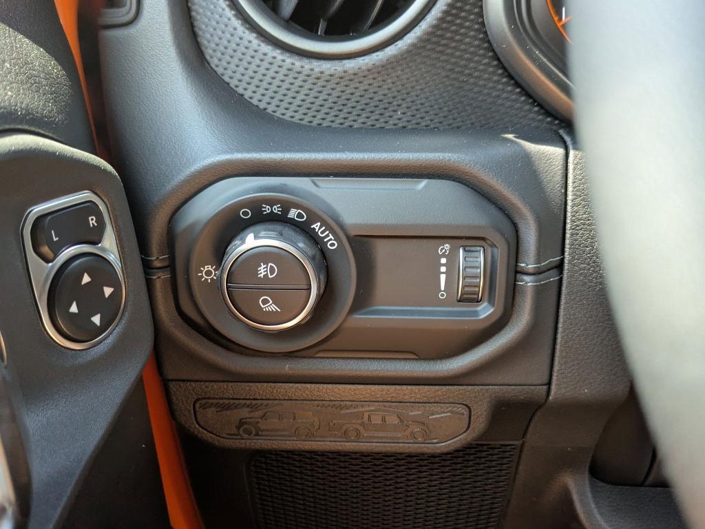 new 2025 Jeep Gladiator car, priced at $58,405