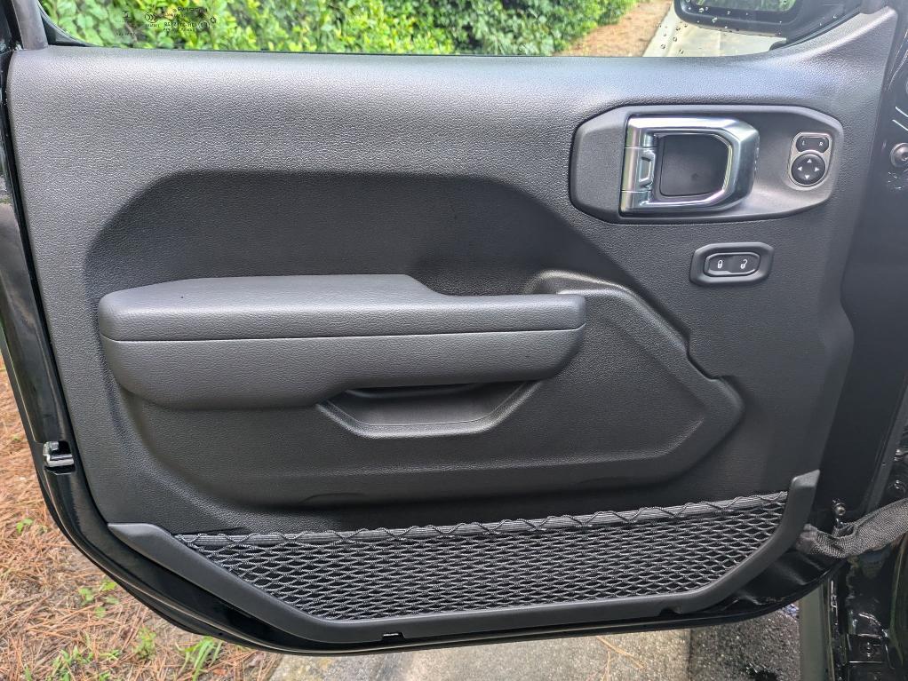 new 2025 Jeep Wrangler car, priced at $54,575