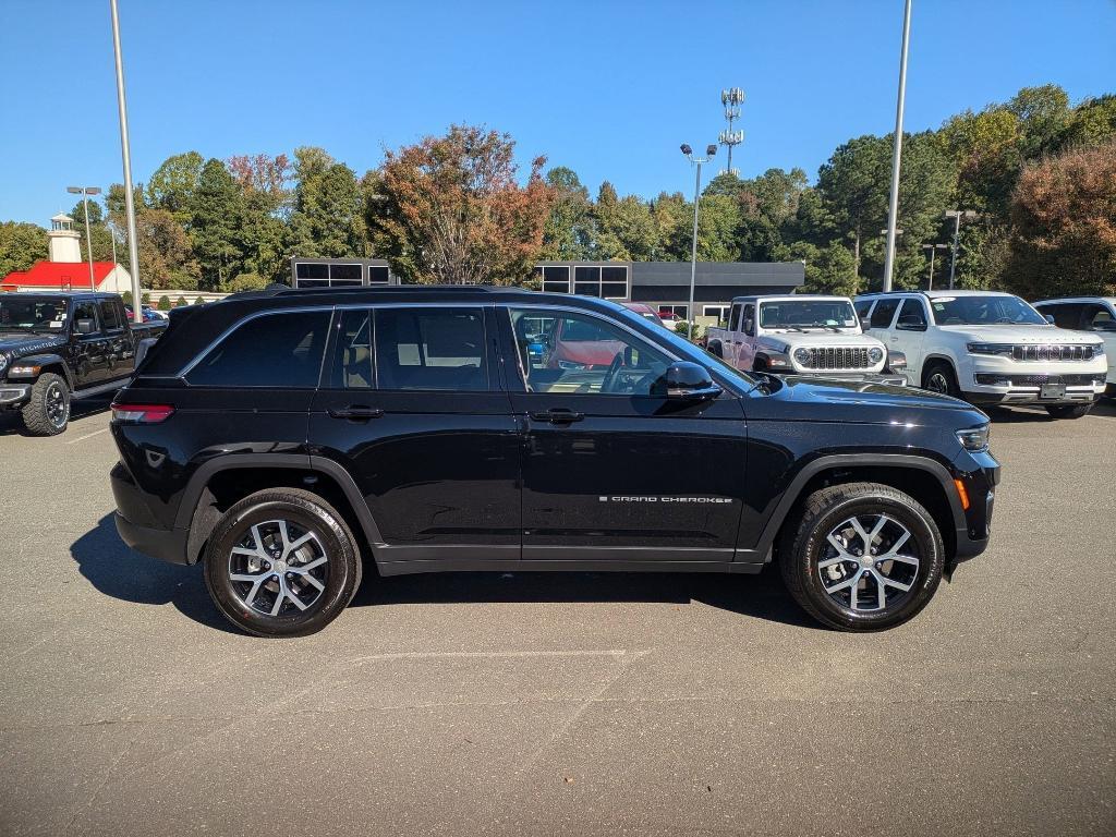 new 2025 Jeep Grand Cherokee car, priced at $53,930
