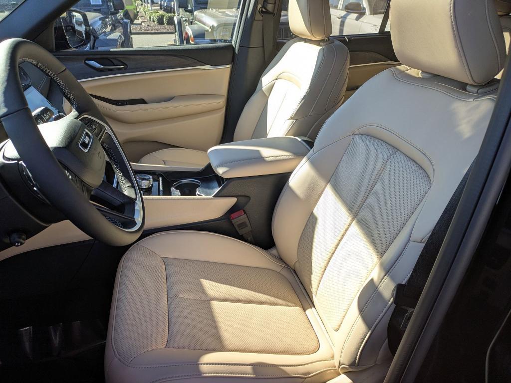 new 2025 Jeep Grand Cherokee car, priced at $53,930