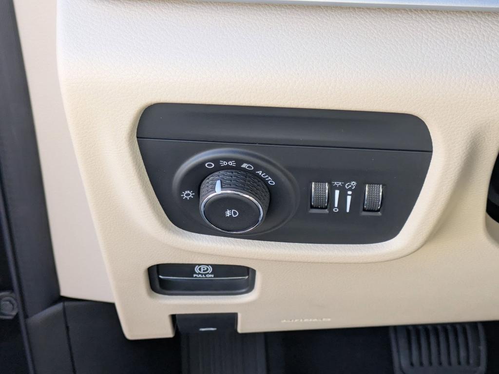 new 2025 Jeep Grand Cherokee car, priced at $53,930