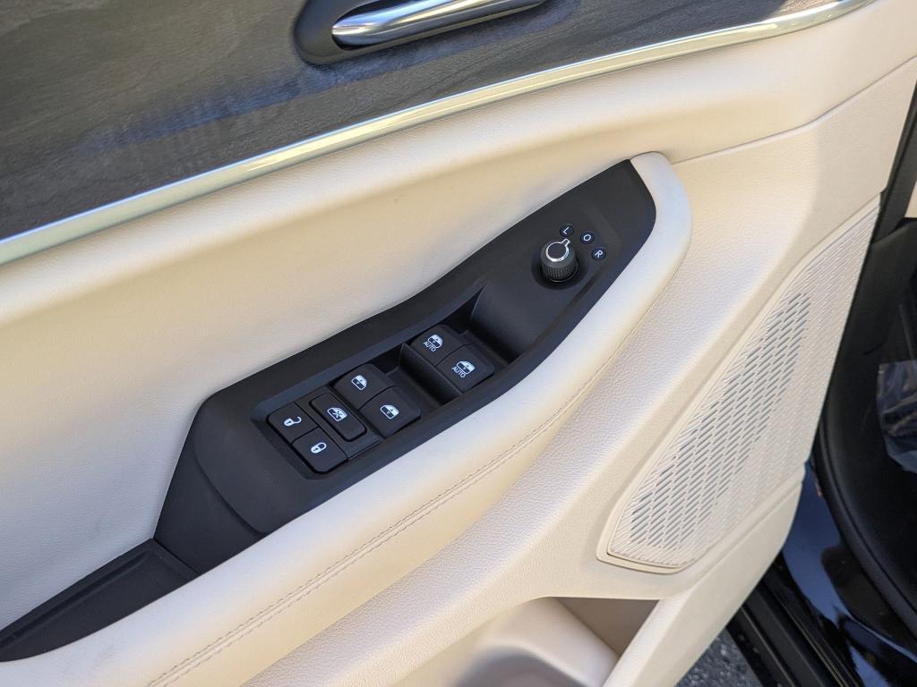 new 2025 Jeep Grand Cherokee car, priced at $53,930