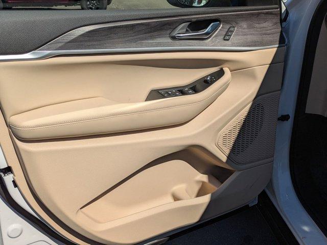 new 2025 Jeep Grand Cherokee car, priced at $49,215