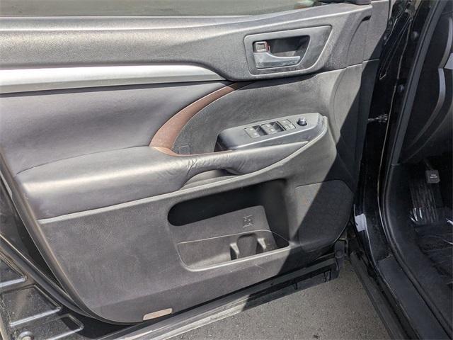 used 2015 Toyota Highlander car, priced at $22,269