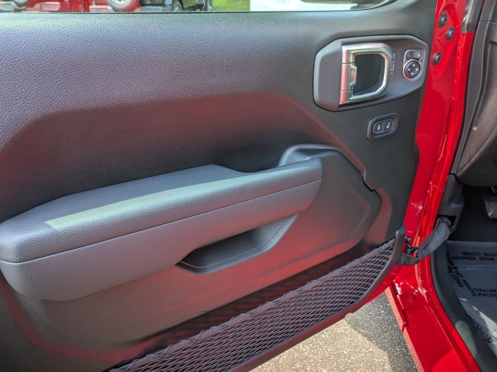 new 2025 Jeep Wrangler car, priced at $45,555