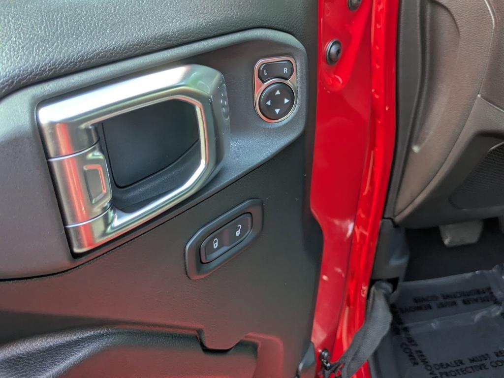 new 2025 Jeep Wrangler car, priced at $45,555