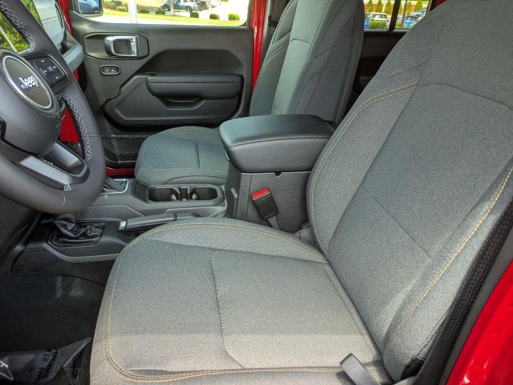 new 2025 Jeep Wrangler car, priced at $45,555