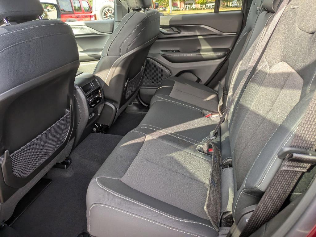 new 2025 Jeep Grand Cherokee car, priced at $42,375