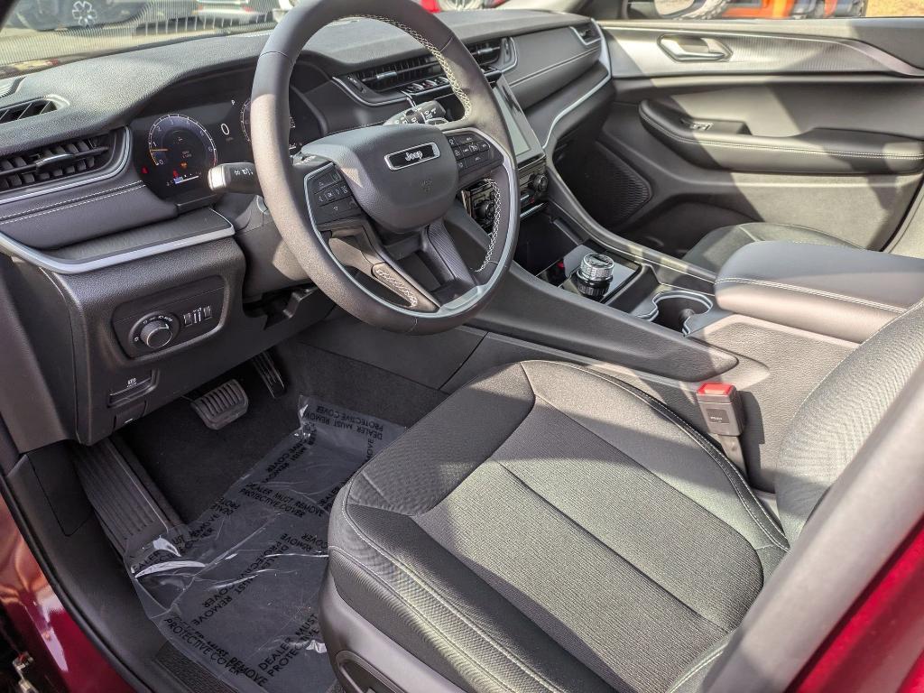 new 2025 Jeep Grand Cherokee car, priced at $42,375