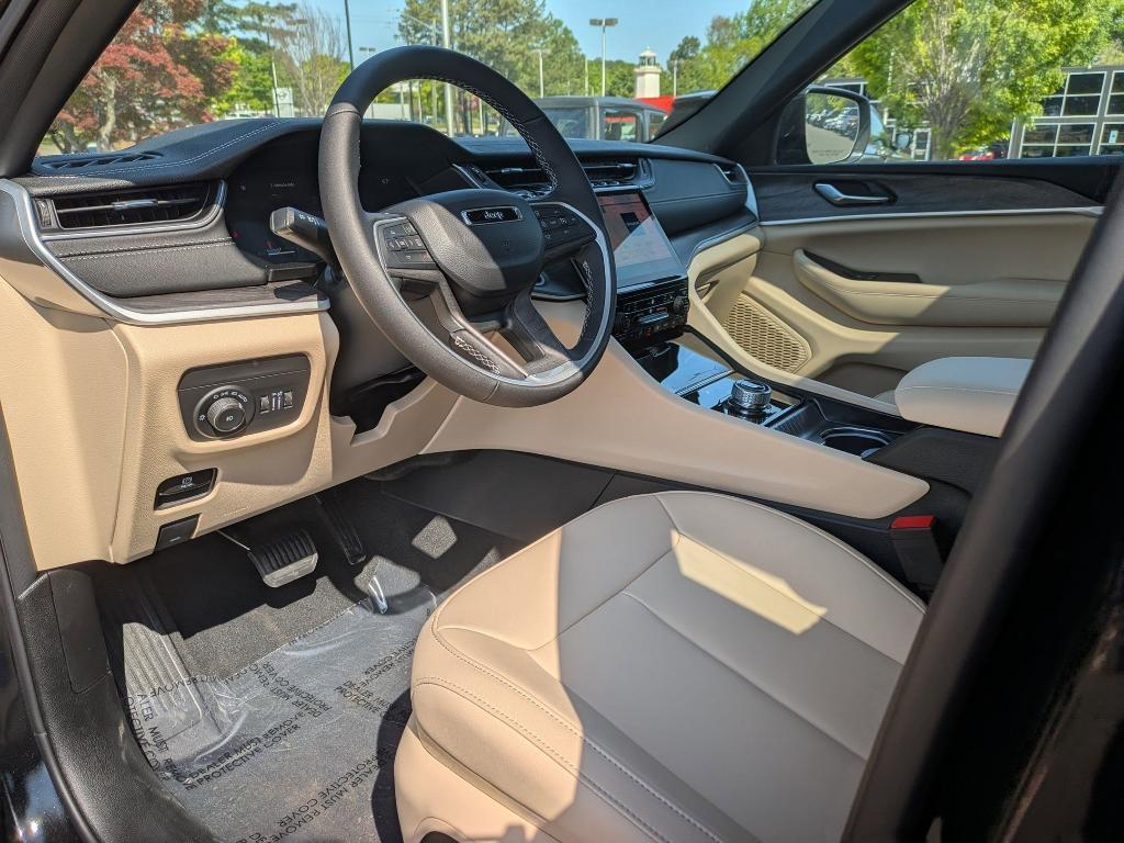 new 2025 Jeep Grand Cherokee car, priced at $48,010