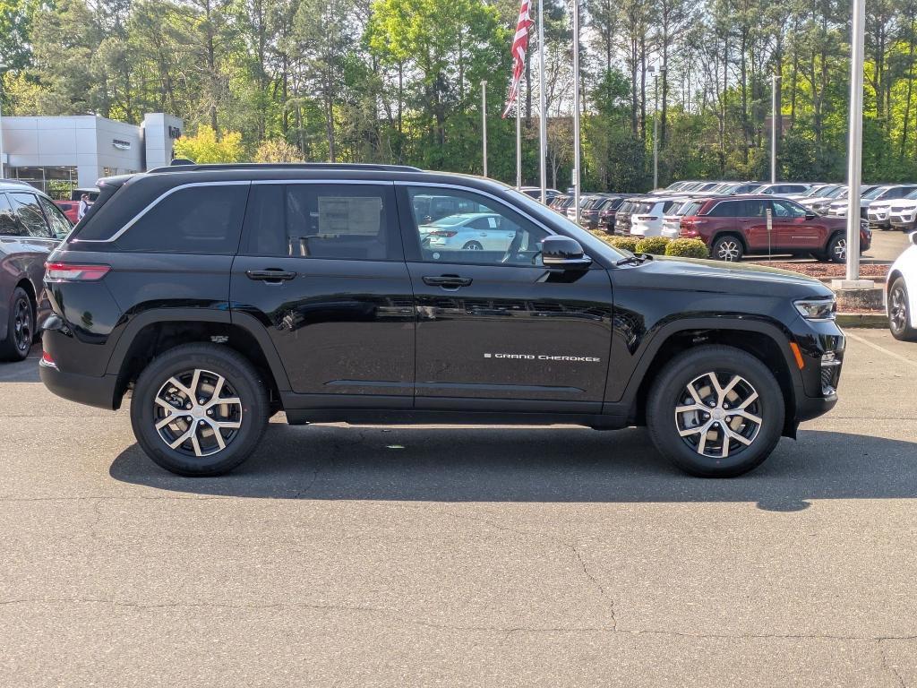 new 2025 Jeep Grand Cherokee car, priced at $48,010