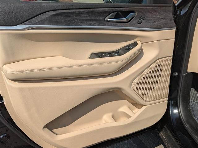 new 2025 Jeep Grand Cherokee car, priced at $48,010