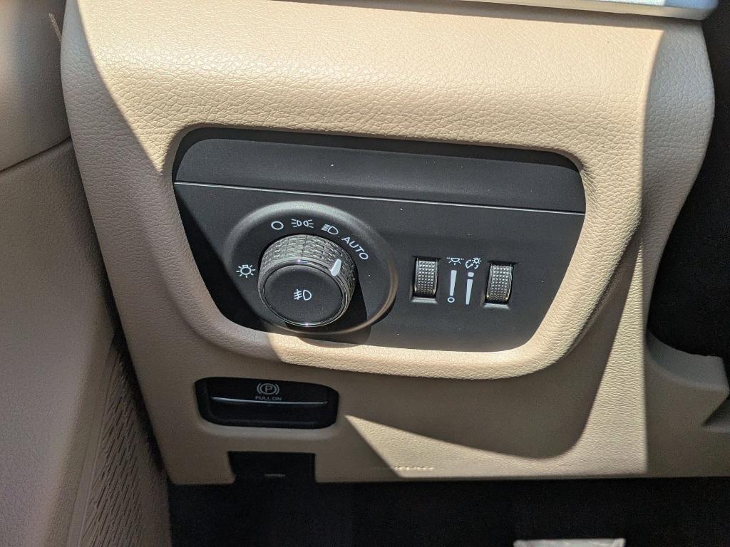 new 2025 Jeep Grand Cherokee car, priced at $48,010