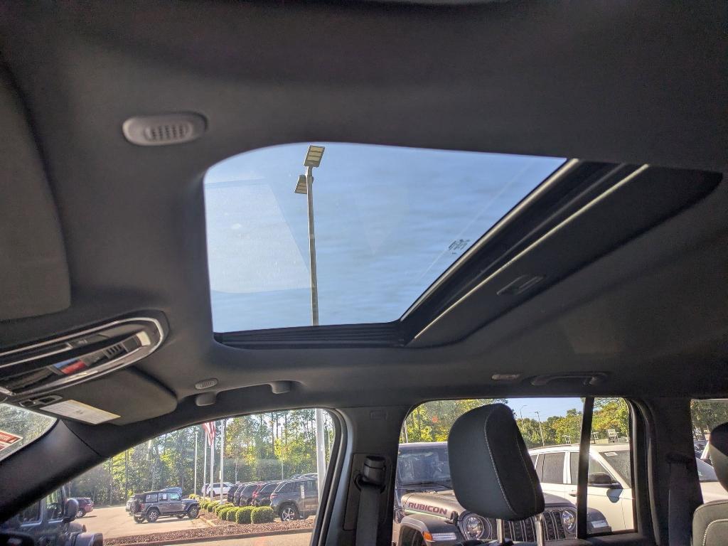 new 2025 Jeep Grand Cherokee car, priced at $42,375