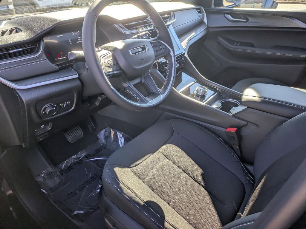 new 2025 Jeep Grand Cherokee car, priced at $42,375