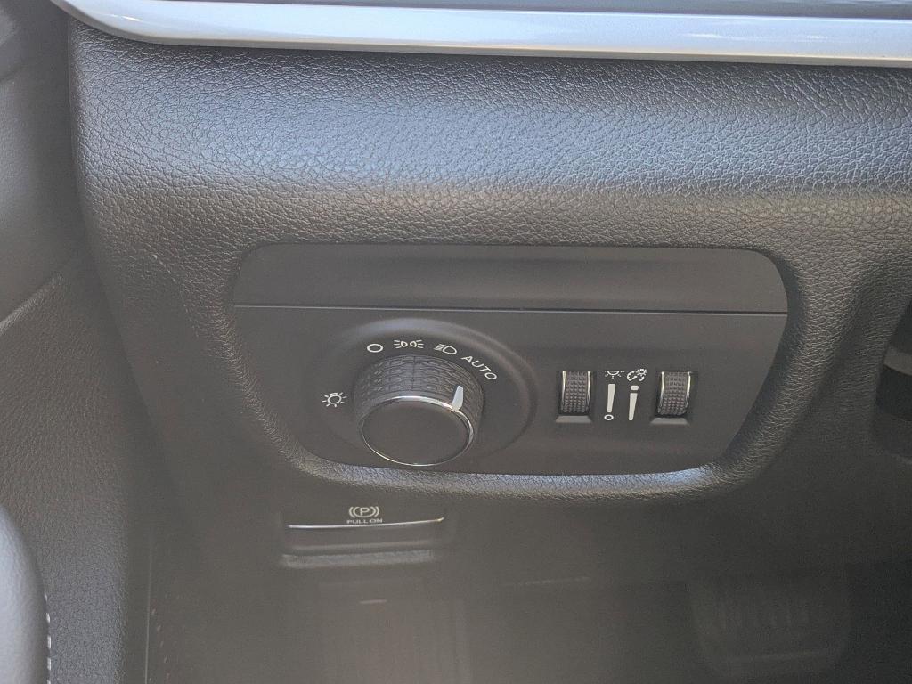 new 2025 Jeep Grand Cherokee car, priced at $42,375