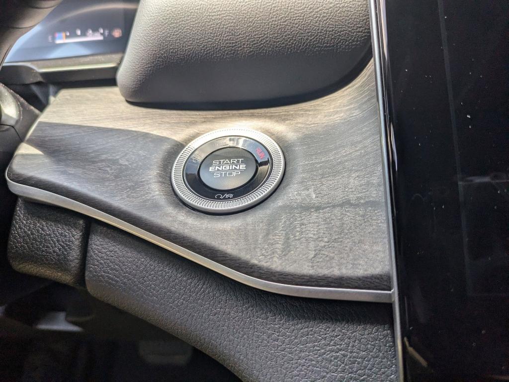new 2025 Jeep Grand Cherokee car, priced at $48,010