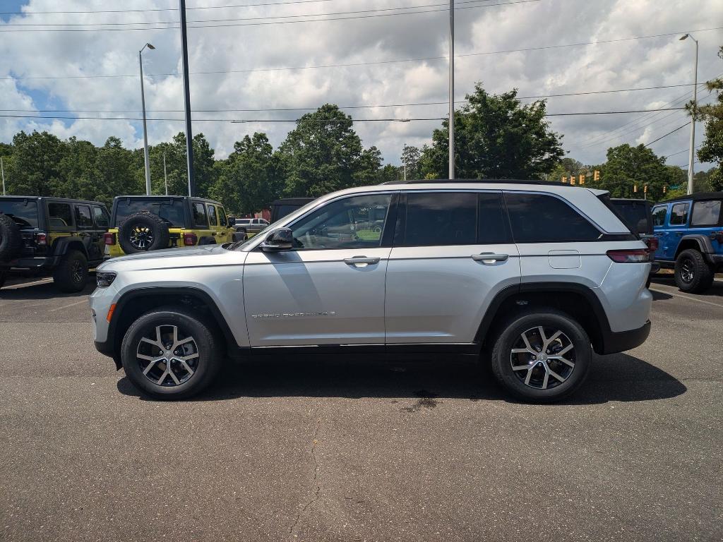 new 2025 Jeep Grand Cherokee car, priced at $48,010