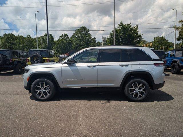 new 2025 Jeep Grand Cherokee car, priced at $48,010