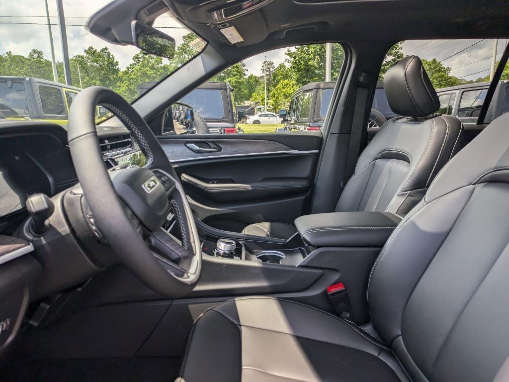 new 2025 Jeep Grand Cherokee car, priced at $48,010