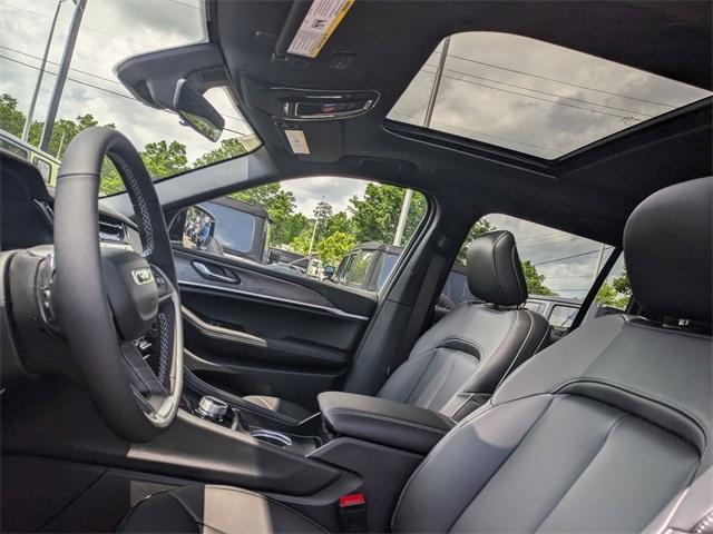 new 2025 Jeep Grand Cherokee car, priced at $48,010