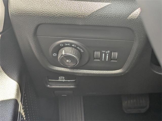 new 2025 Jeep Grand Cherokee car, priced at $48,010