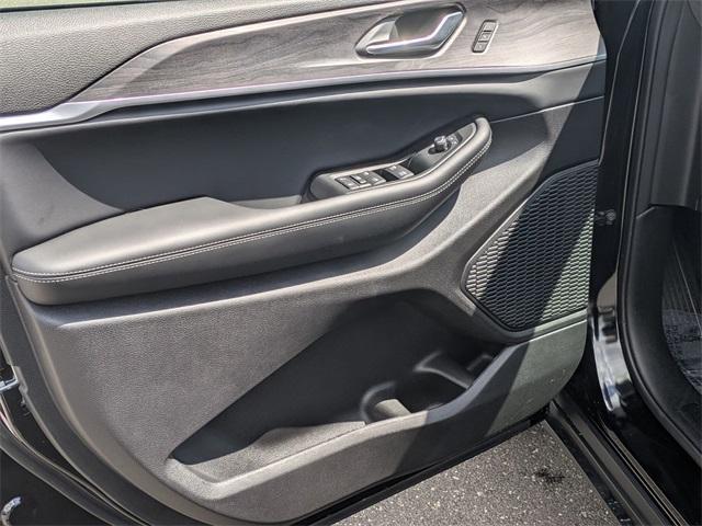 new 2025 Jeep Grand Cherokee car, priced at $48,010