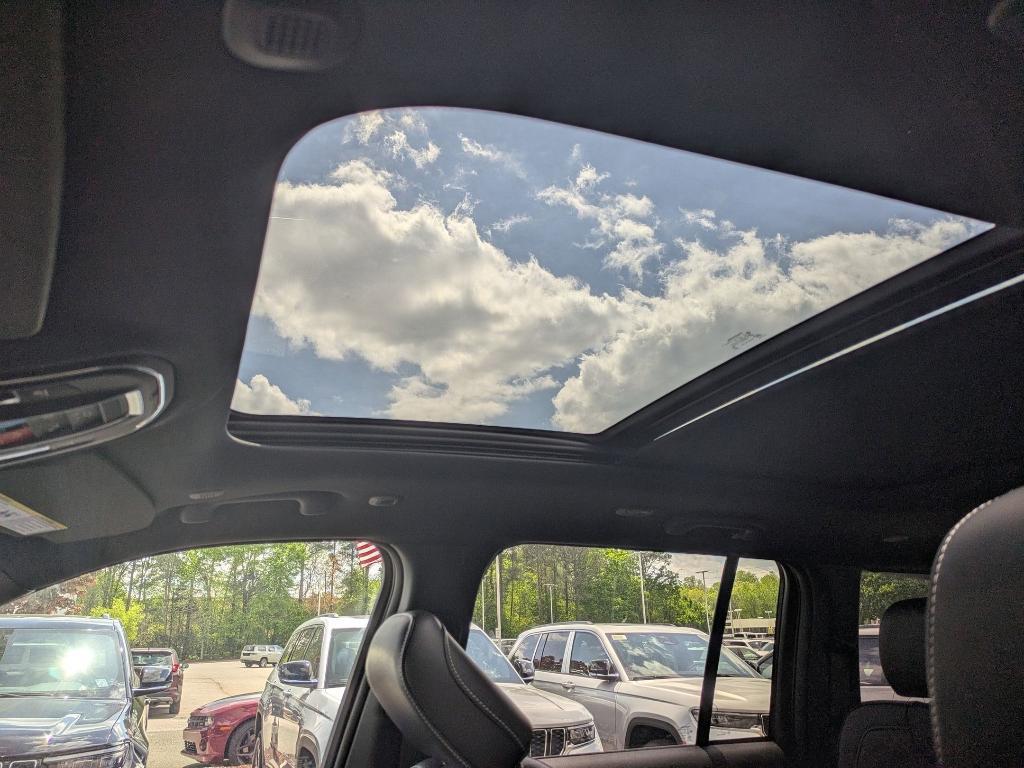 new 2025 Jeep Grand Cherokee car, priced at $48,010