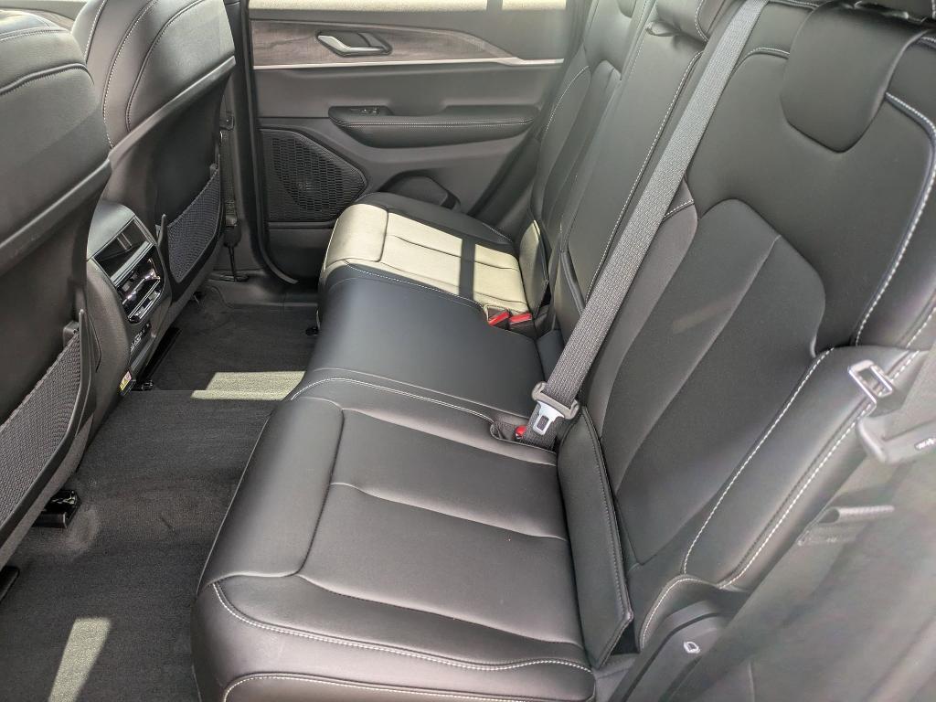 new 2025 Jeep Grand Cherokee car, priced at $48,010