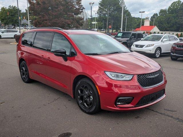 new 2025 Chrysler Pacifica Hybrid car, priced at $60,575