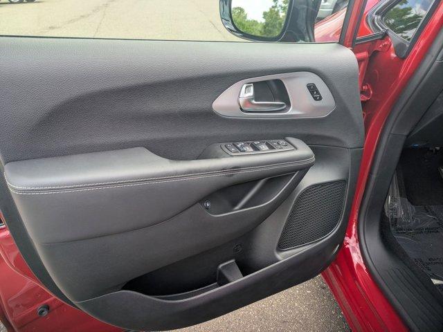 new 2025 Chrysler Pacifica Hybrid car, priced at $60,575