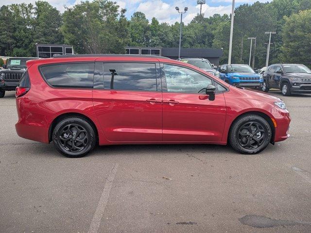 new 2025 Chrysler Pacifica Hybrid car, priced at $60,575