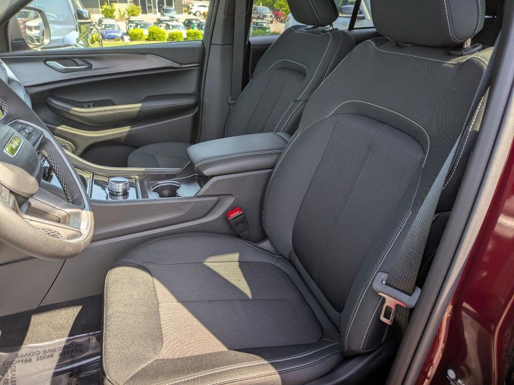 new 2025 Jeep Grand Cherokee car, priced at $42,170