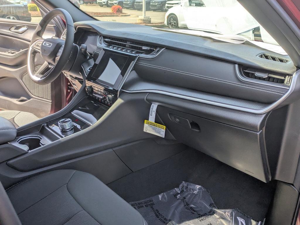 new 2025 Jeep Grand Cherokee car, priced at $42,170