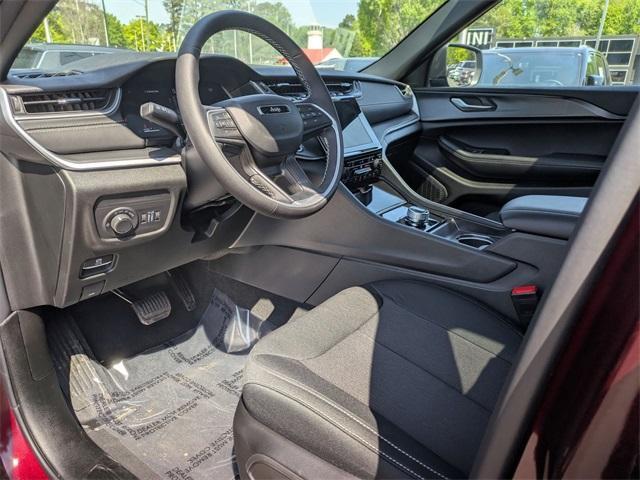 new 2025 Jeep Grand Cherokee car, priced at $42,170