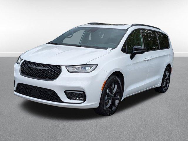 new 2024 Chrysler Pacifica car, priced at $57,870