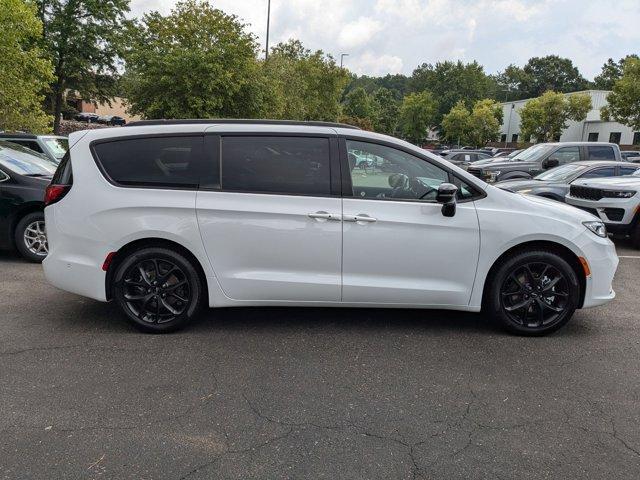 new 2024 Chrysler Pacifica car, priced at $57,870