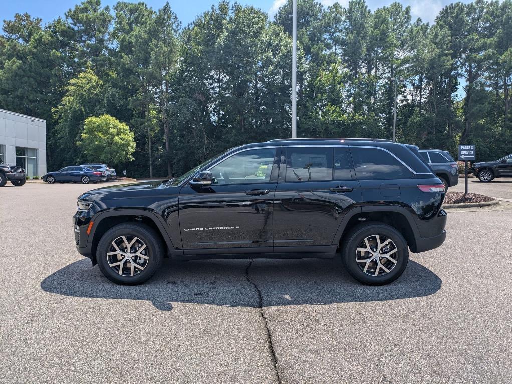 new 2025 Jeep Grand Cherokee car, priced at $50,010
