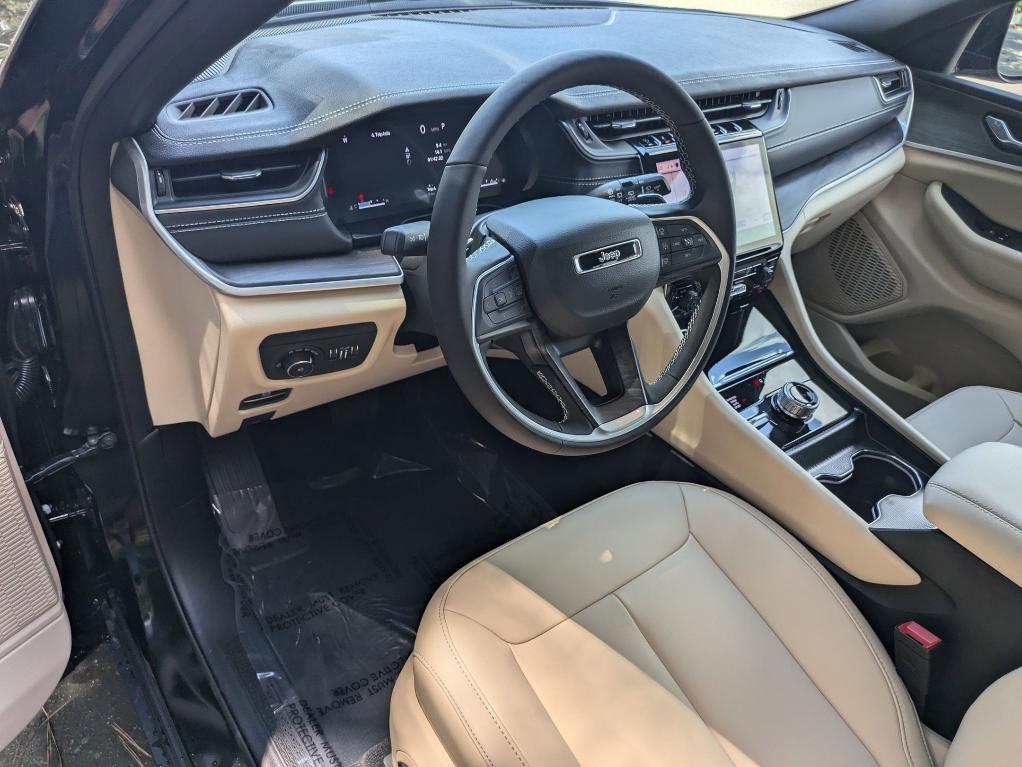 new 2025 Jeep Grand Cherokee car, priced at $50,010