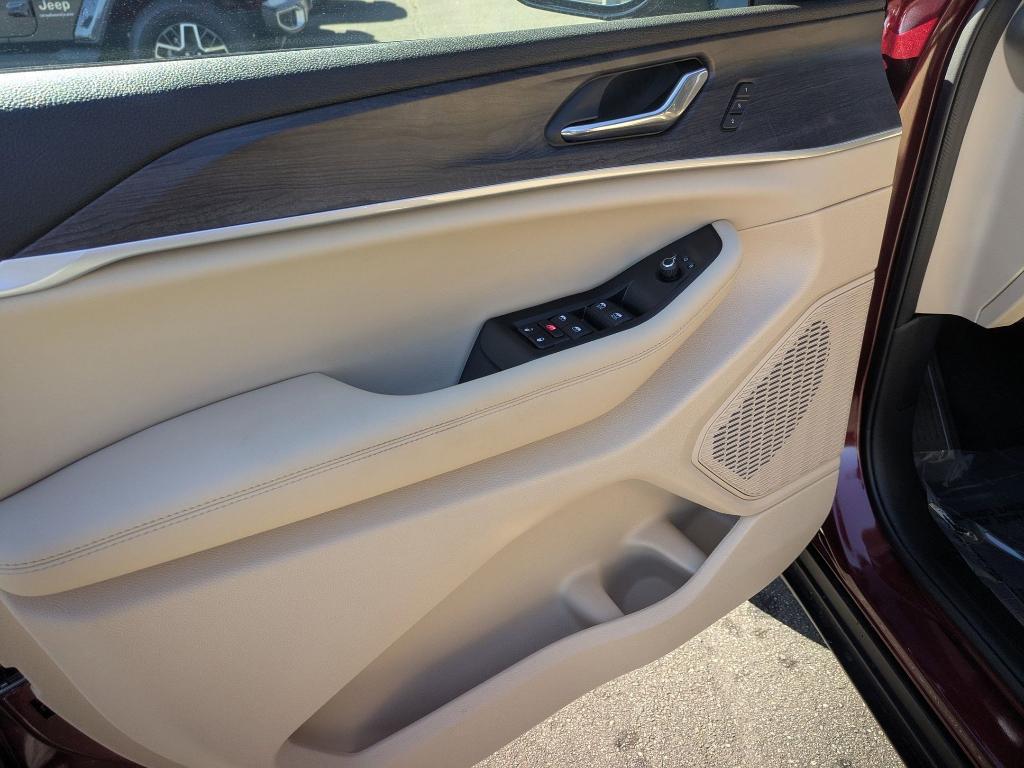 new 2025 Jeep Grand Cherokee car, priced at $50,935