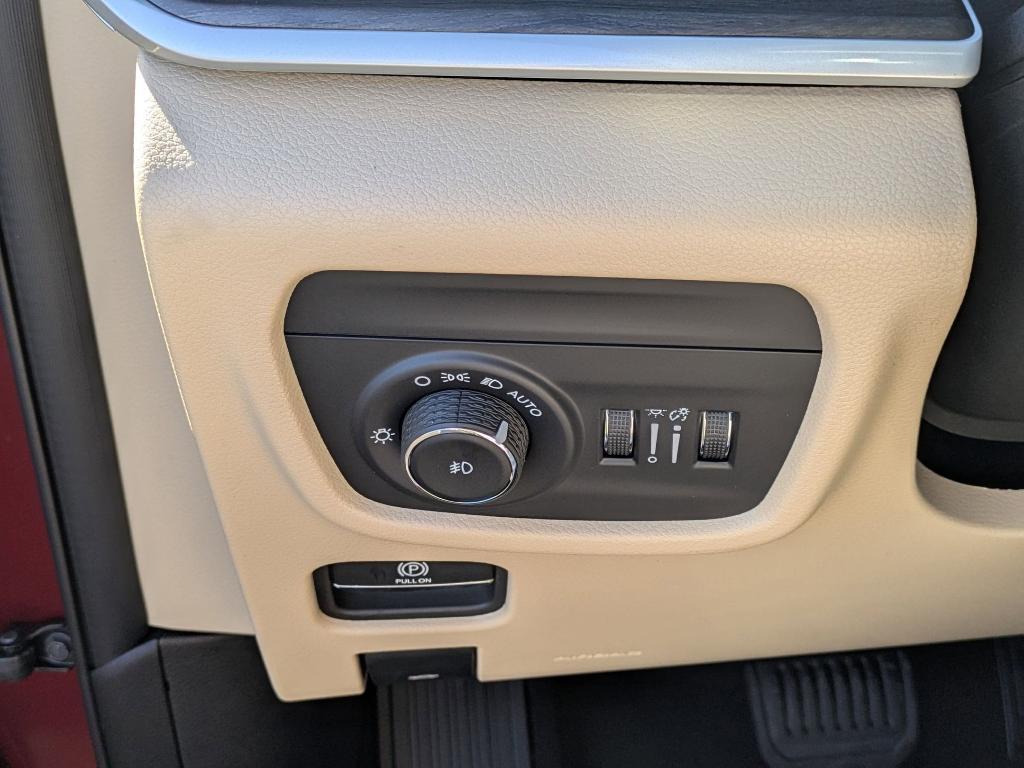 new 2025 Jeep Grand Cherokee car, priced at $50,935