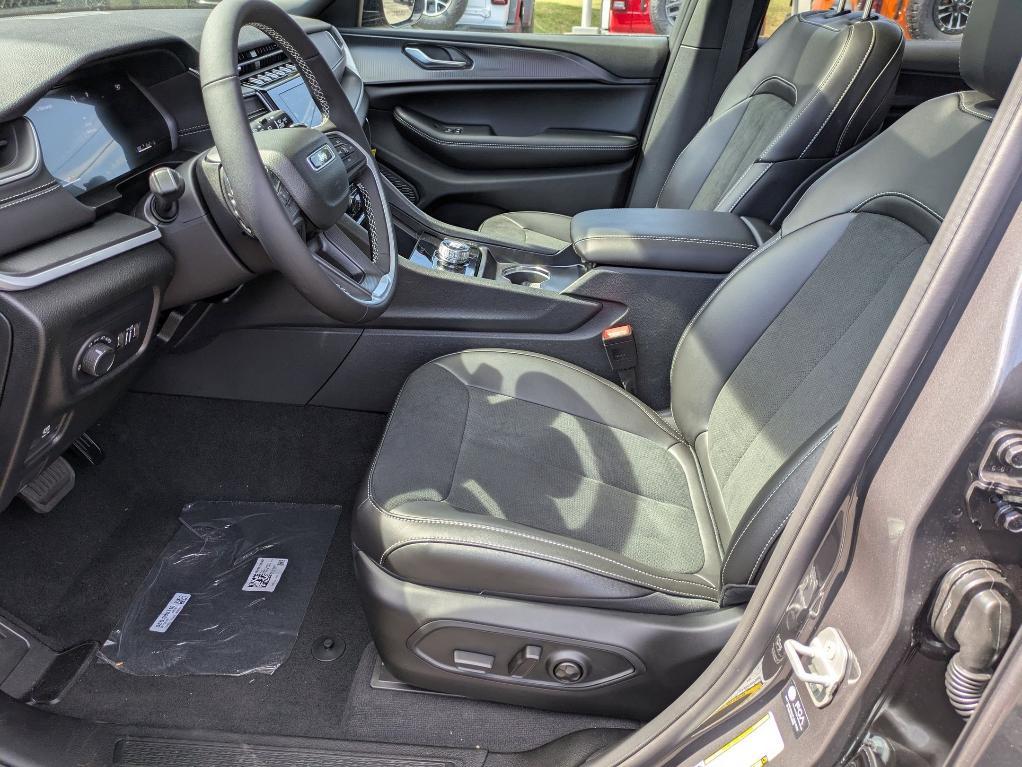 new 2025 Jeep Grand Cherokee L car, priced at $46,730