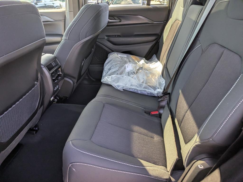 new 2025 Jeep Grand Cherokee car, priced at $44,170