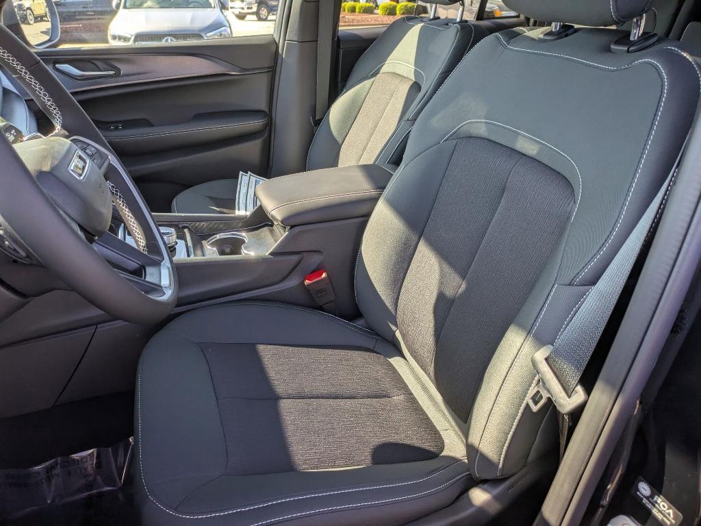 new 2025 Jeep Grand Cherokee car, priced at $44,170