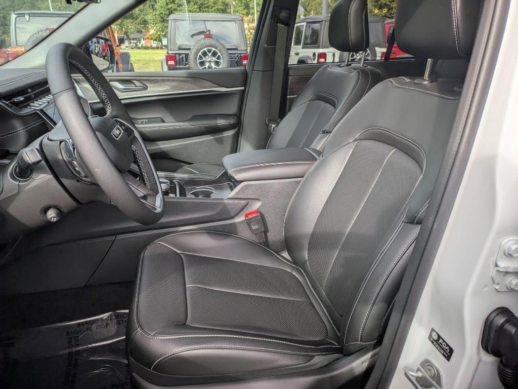 new 2025 Jeep Grand Cherokee car, priced at $55,960