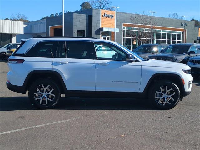 new 2025 Jeep Grand Cherokee car, priced at $50,210