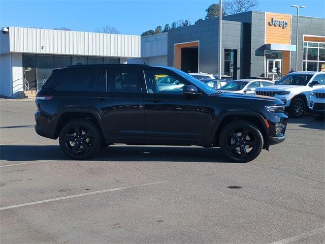 new 2025 Jeep Grand Cherokee car, priced at $49,170