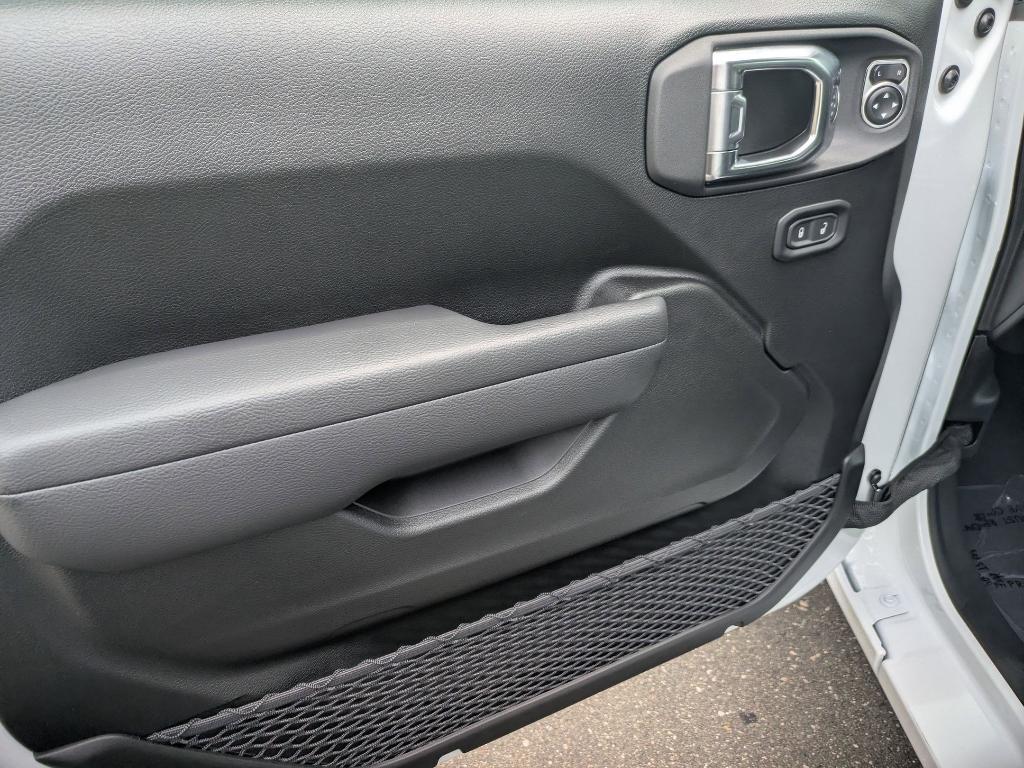 new 2025 Jeep Wrangler car, priced at $48,550