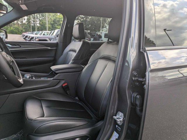 new 2024 Jeep Grand Cherokee car, priced at $42,425