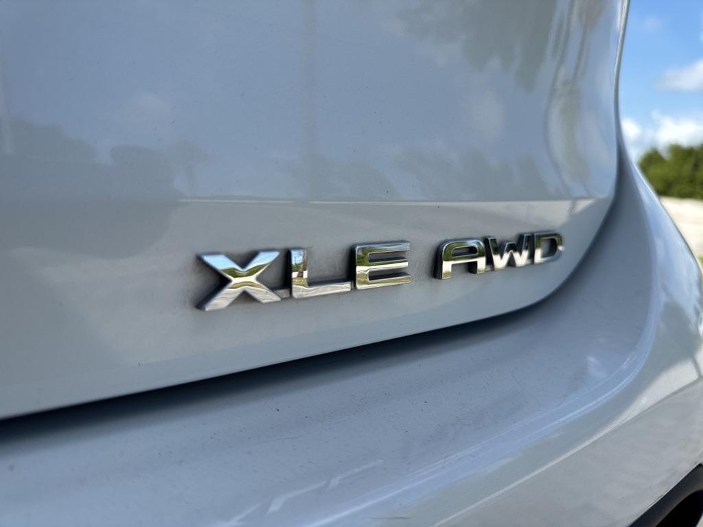 used 2021 Toyota Highlander car, priced at $25,999